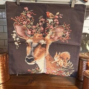 -🍁 Pillow cover. 18 x 18 New! Zips open and closed. Measurements approximate